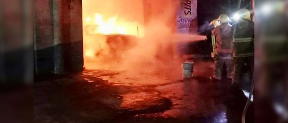 Hombres armados y encapuchados incendian un mercado en Toluca, México; 9 personas murieron