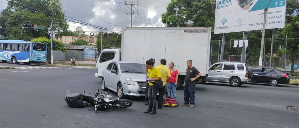 Motociclista resulta lesionado tras choque con automóvil en la Troncal del Norte y 5 de Noviembre