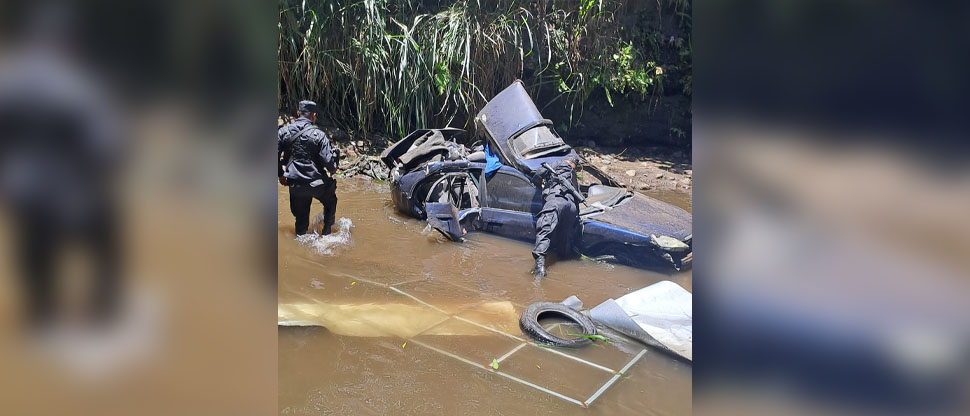 ACTUALIZACIÓN: Una persona fallece tras caer con su vehículo en el fondo de río Ceniza 