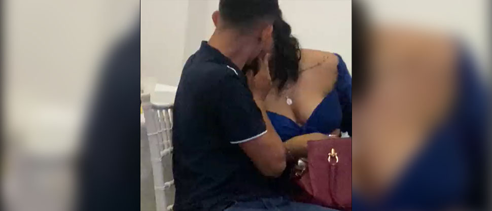Joven se pasa de copas y vomita a su novia cuando la besaba