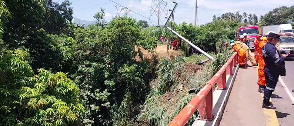 Listos para recuperar el cadáver de fallecida tras caer con su carro en el río Ceniza