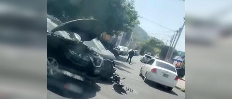 Conductor irrespeta señal de alto y choca contra otro vehículo en Santa Ana