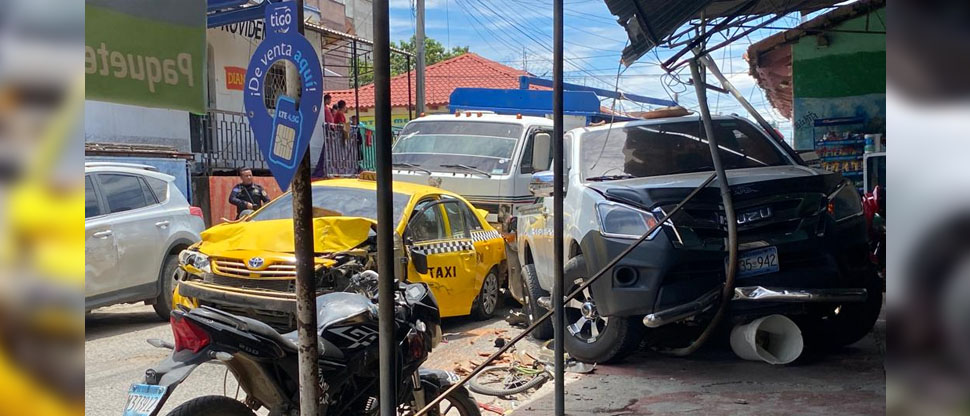 Borracho al volante provoca múltiple accidente en La Unión