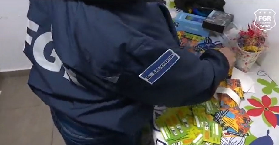 Ejecutan orden de allanamiento en propiedad de colombianos que fingían ser ejecutivos de una microfinanciera