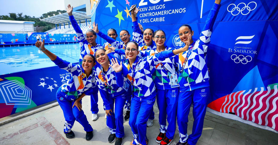 Equipo de natación artística representará a El Salvador en los Panamericanos de Santiago 2023