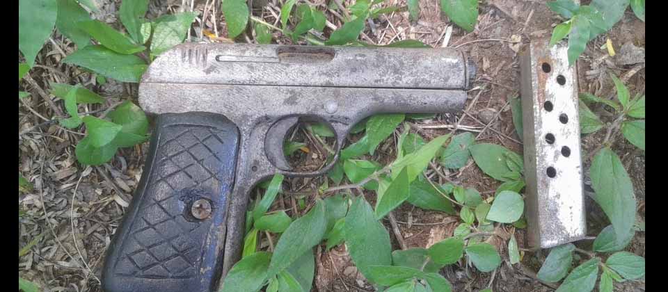 Soldados encuentran arma abandonada mientras patrullaban en San Vicente