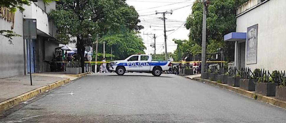 PNC procesa escena de hombre atropellado por un bus en el centro de San Salvador