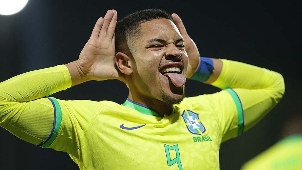 Barcelona ficha a la joven promesa Vitor Roque