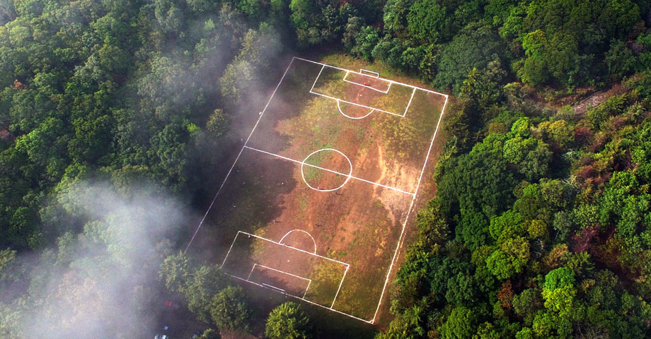 Así es el torneo de fútbol que se juega al interior de un cráter volcánico