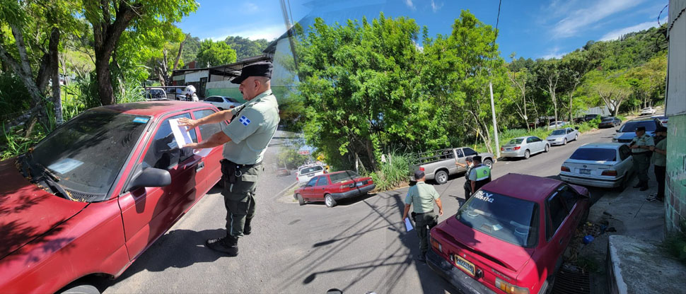 Alcaldía advierte que retirará vehículos abandonados en calles de Santa Tecla