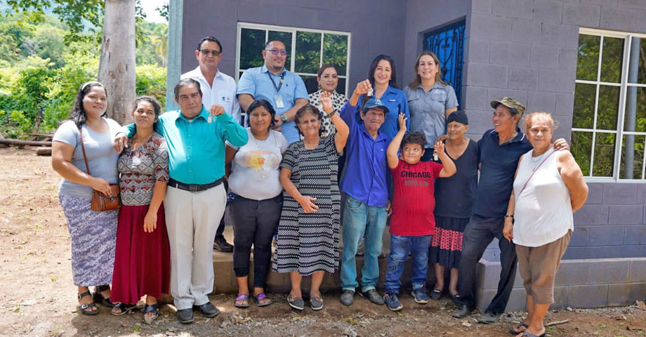 Familias de La Unión son beneficiadas con viviendas nuevas