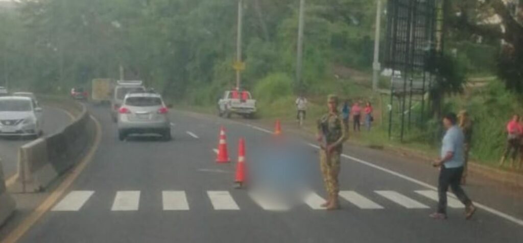Peatón pierde la vida esta madrugada al intentar cruzar la carretera a Santa Ana