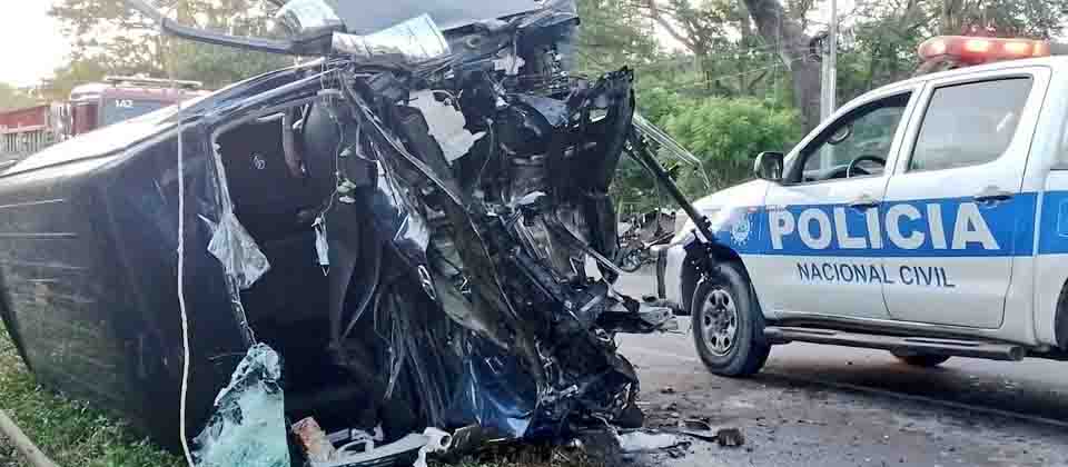 Reportan a conductor y su acompañante lesionados en accidente de tránsito