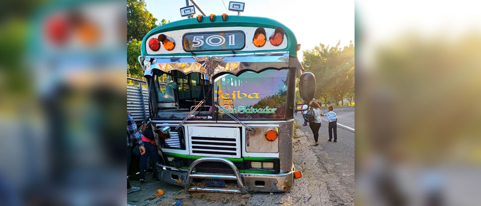 Cobrador de ruta 501 muere al accidentarse la unidad en carretera Panamericana