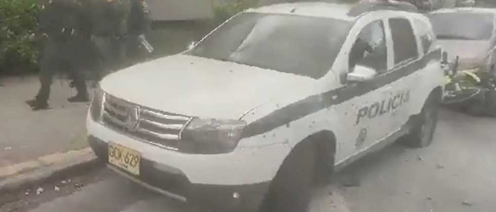 Seis policías heridos tras ataque con explosivos a estación de policía en Colombia