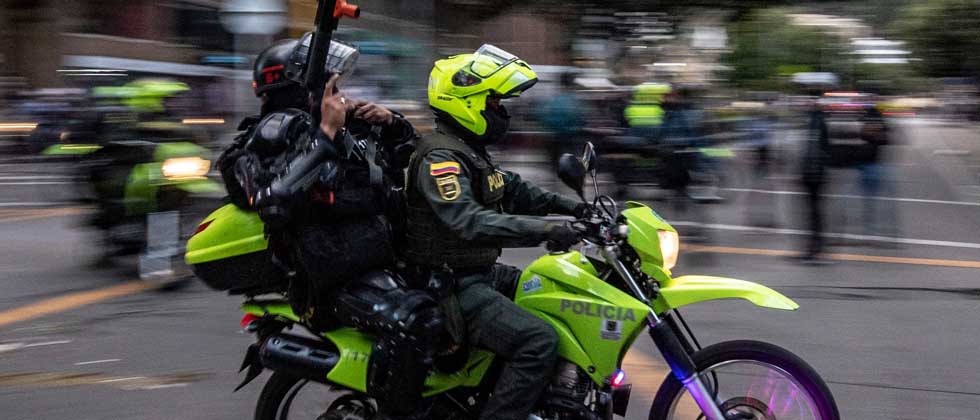 Asesinan a tres policías en Colombia