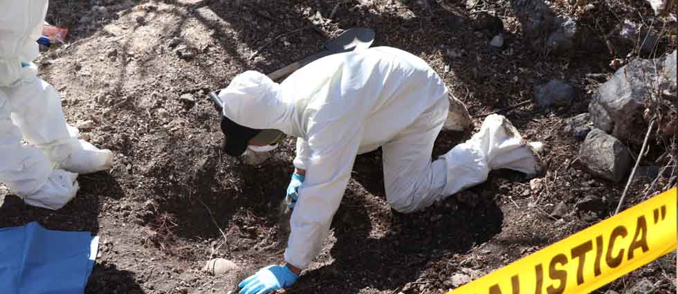 Localizan 22 cuerpos en fosas clandestinas en frontera norte de México