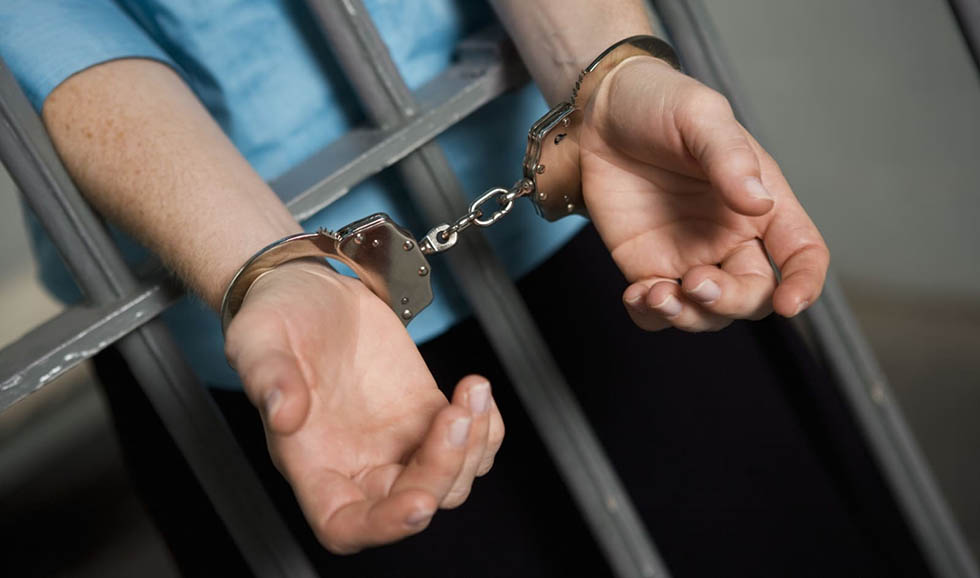 Condenan a sujeto que abusaba de una menor cuando esta salía de clases en Usuluán