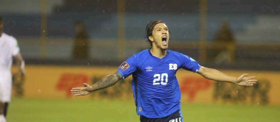 Enrico Dueñas vuelve a sumar otro antecedente de indisciplina con El Salvador