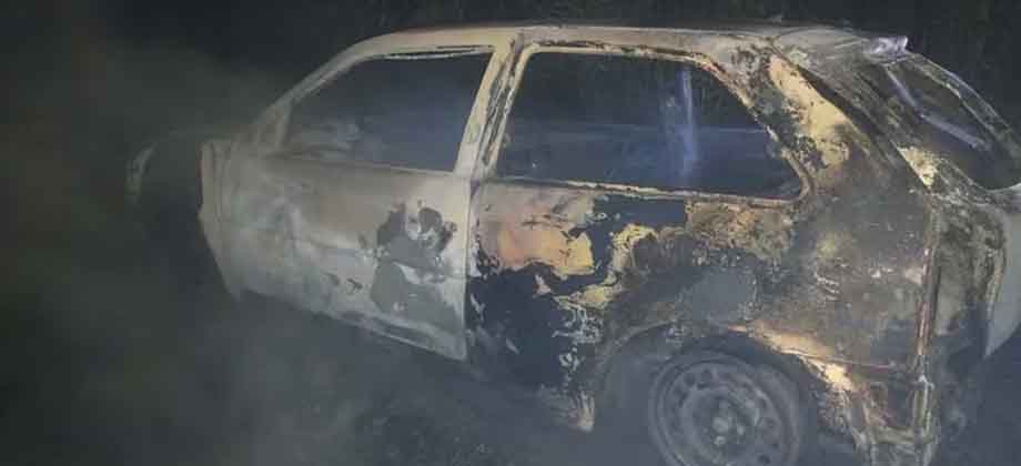 Mujer vengativa roba el carro de su exnovio para prenderlo en fuego en Argentina