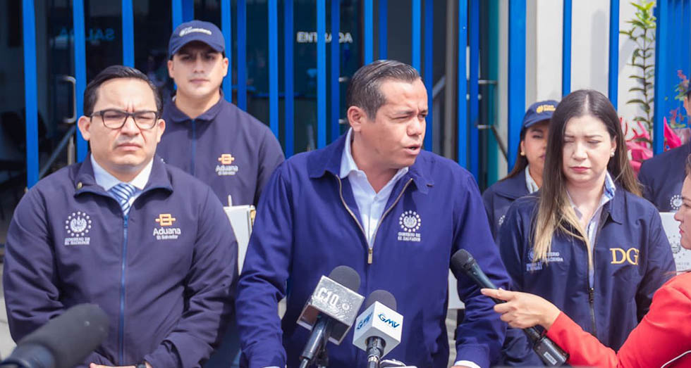 Hacienda presenta denuncia contra seis empleados de aduanas por corrupción