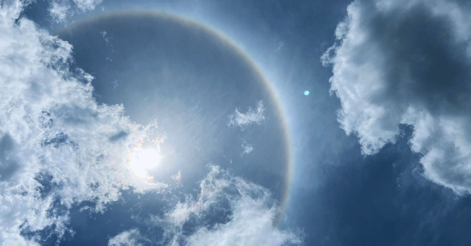 Así fue el halo solar captado este mediodía en distintos puntos del país