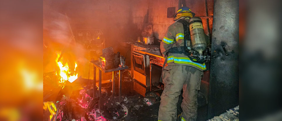 Bomberos sofocan incendio en un restaurante en San Luis del Carmen, Chalatenango
