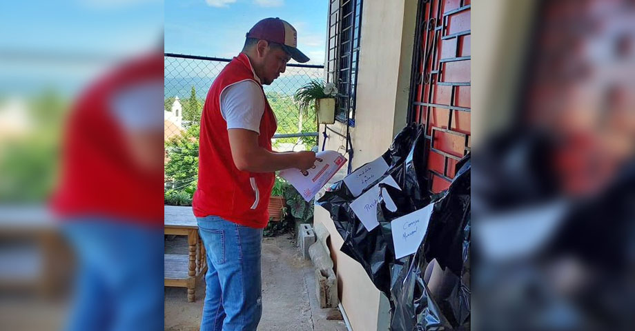 Cada vez peor: Usan bolsas plásticas como urnas durante elecciones internas del FMLN