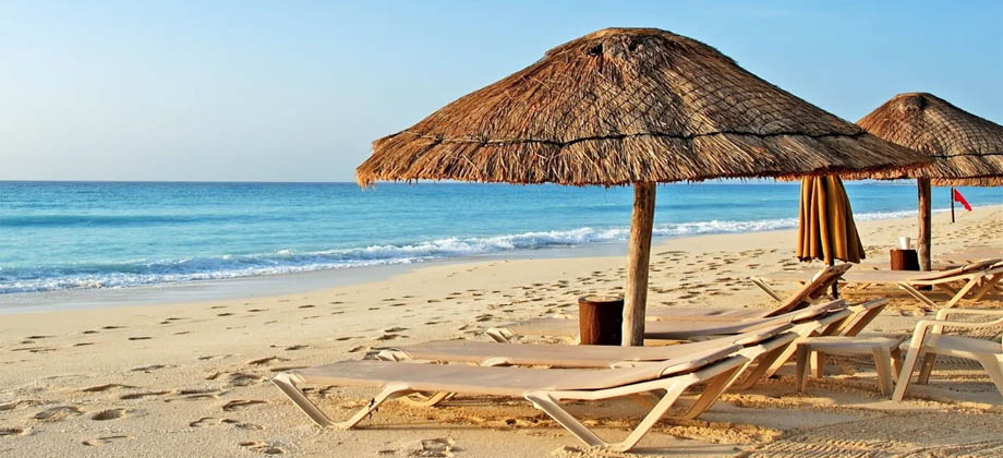 Dos mujeres son cachadas teniendo relaciones en playa de España