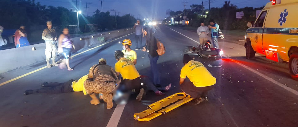 Motociclista atropella a una persona que intentaba cruzar en carretera hacia Quezaltepeque