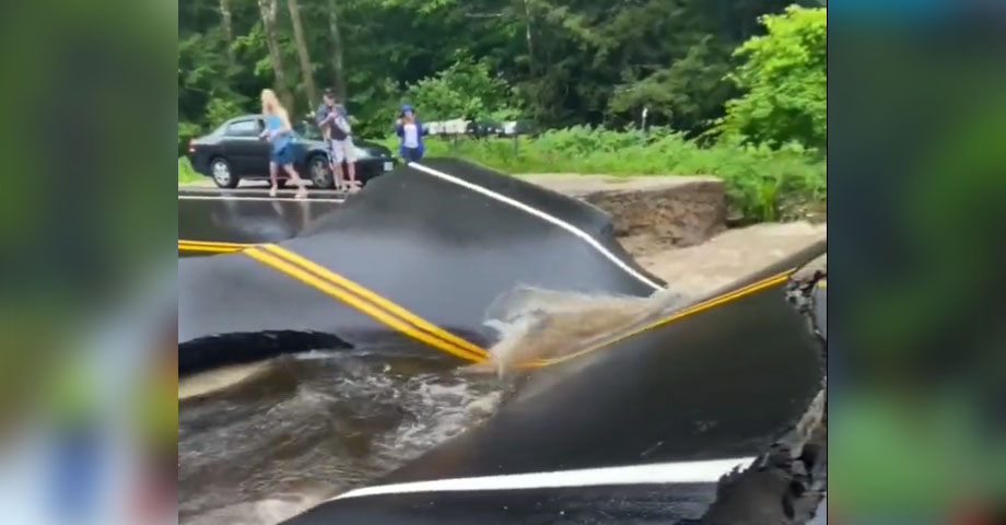 Lluvias en Estados Unidos provocan daños en la infraestructura vial