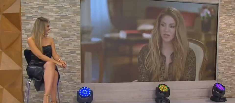 Critican en redes sociales a Luciana Sandoval por fingir que hacía una entrevista con Shakira