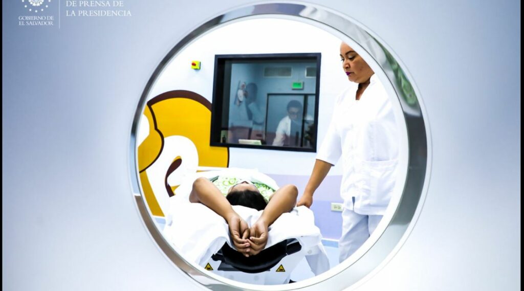 Refuerzan atención en hospitales públicos en el interior del país con equipos de alta tecnología