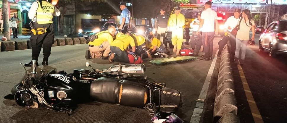 Mujer es atropellada cuando intentaba cruzar sobre Alameda Juan Pablo II