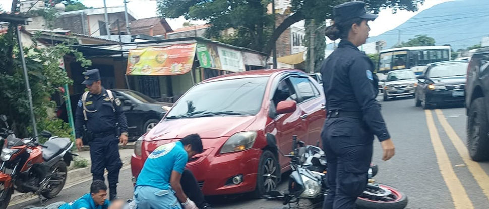 Fuerte accidente deja a motociclista gravemente lesionado en Santa Ana