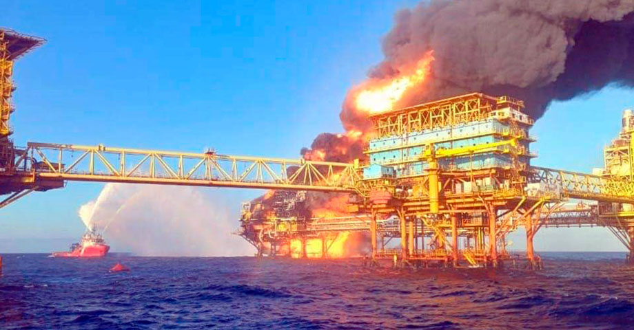 Explota plataforma de gas en Golfo de México