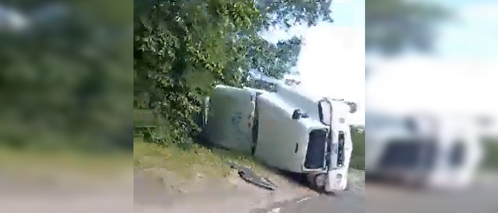 VIDEO: Reportan rastra volcada en carretera Panamericana