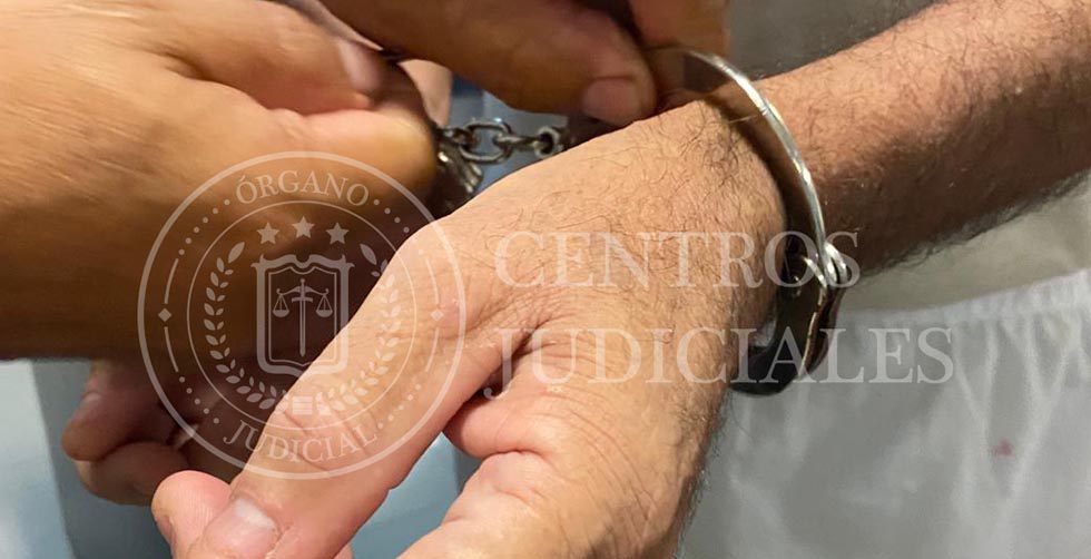 Prisión para sujeto que abusaba de su hijastra de 11 años en Soyapango