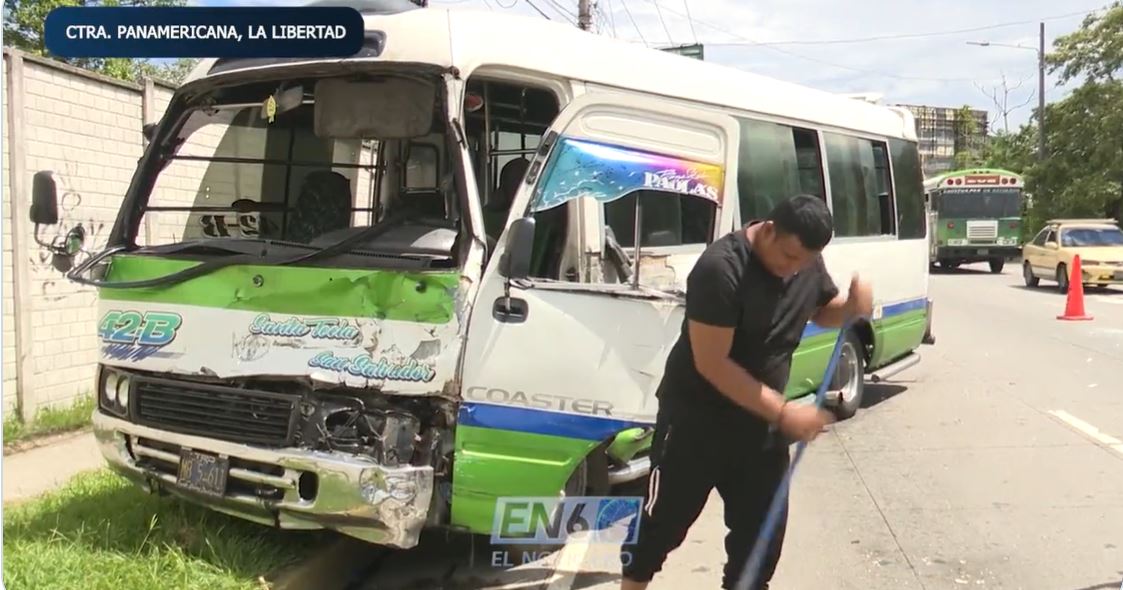 Varios lesionados deja múltiple accidente vial en Antiguo Cuscatlán