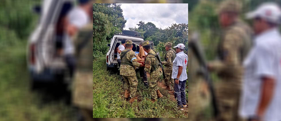 Militares auxilian a hombre tras sufrir problemas de salud