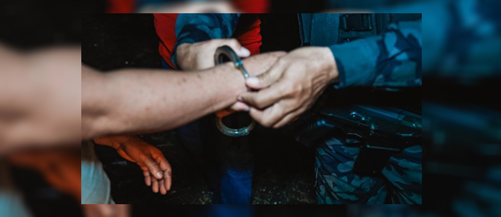 IBA y PNC capturan a mujer que arrolló a un perrito y luego lo abandonó en un predio baldío