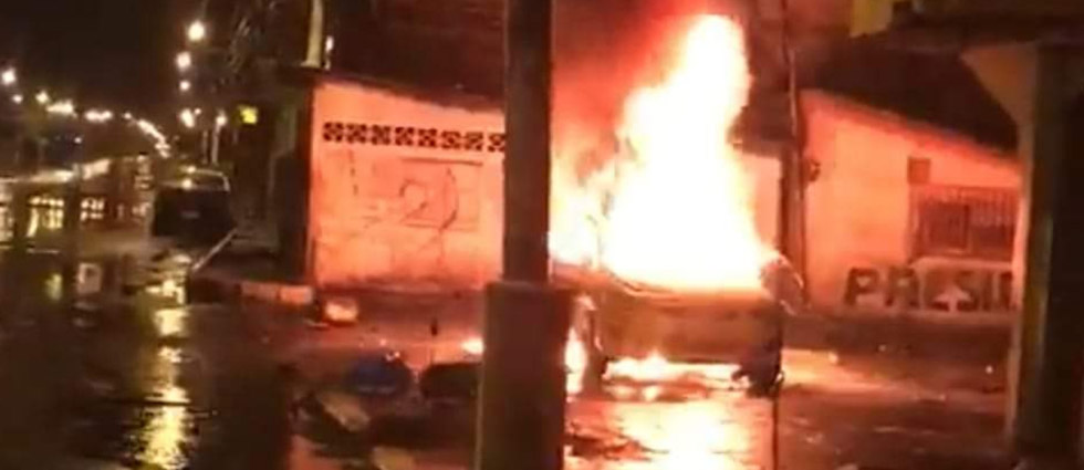 Detonan coches bomba en Ecuador en medio de la escalada de violencia que vive el país