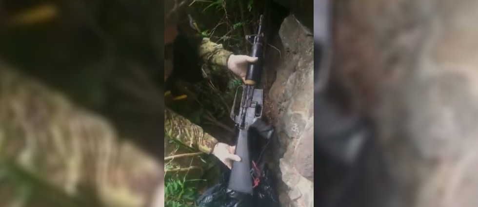 Denuncia ciudadana permite hallazgo de un fusil M-16 que estaba enterrado