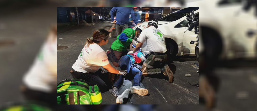 Mujer que trabaja como delivery sufre fuerte accidente en Soyapango