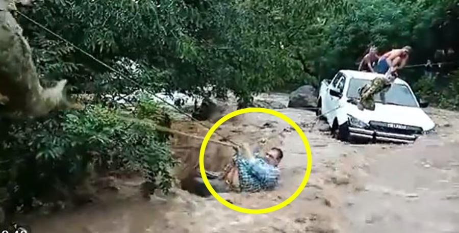 VIDEO: Militares rescatan a personas atrapadas en vehículo tras crecida de río en San Miguel 