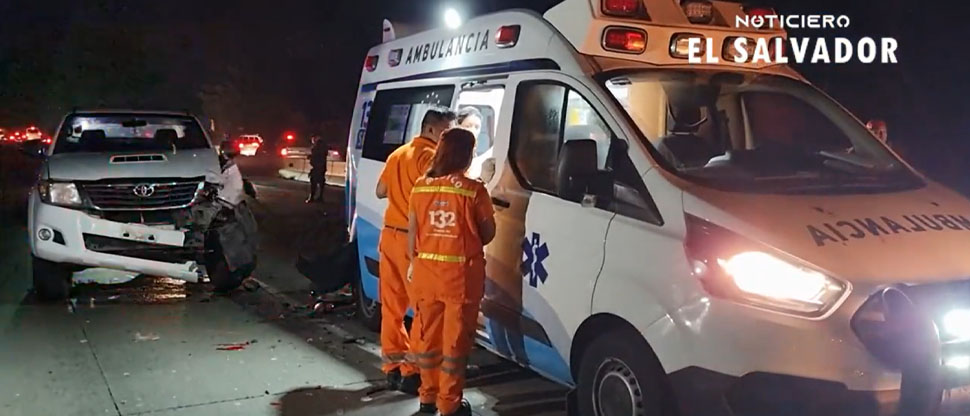 Borracho choca contra ambulancia que transporta una paciente en carretera a Los Chorros 