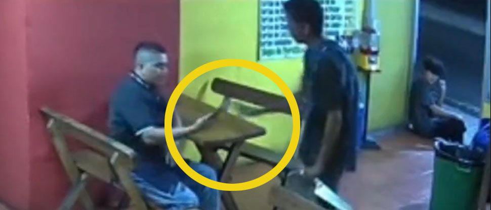 “Skater” ladrón asalta con cuchillo una taquería en Antiguo Cuscatlán 