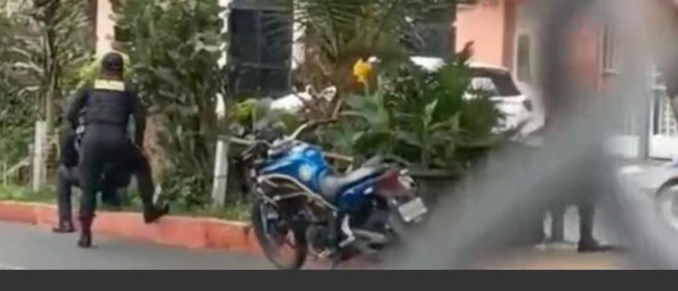 MOMENTOS DE PÁNICO: Guatemaltecos quedan atrapados en balacera entre policías y pandilleros