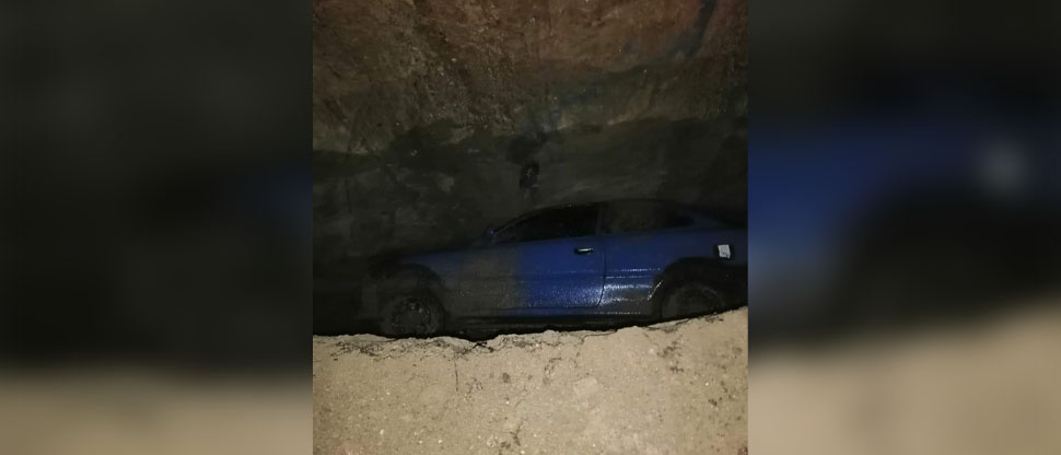 Automovilista cae en zanja luego que otro vehículo lo sacó del carril en Mariona 