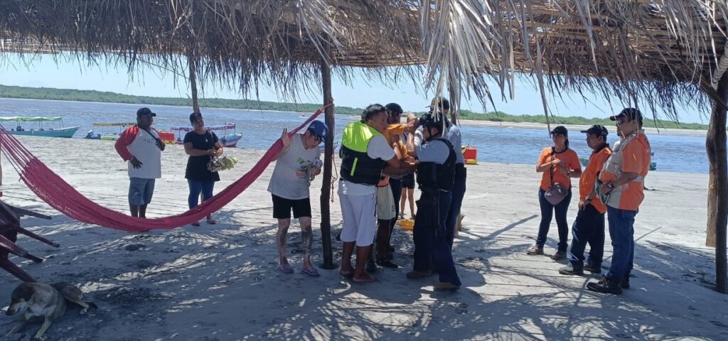 Tres personas mueren ahogadas tras ser arrastradas por una corriente marina en Isla Tasajera, La Paz